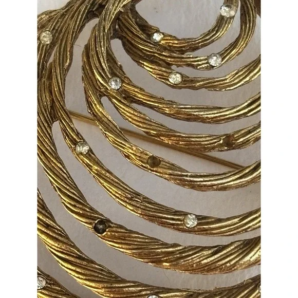 Vintage CAPRI Brooch Costume Jewelry Small Rhinestones (missing a few) Gold Tone - Picture 11 of 11